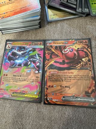 ETB Pokémon Phantasmal Flames abierta