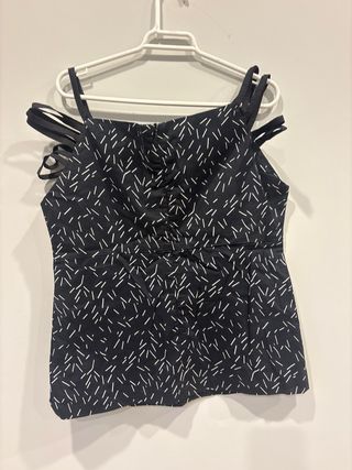 Camisa negra con estampado blanco