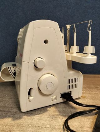 Maquina de coser overlock Singer