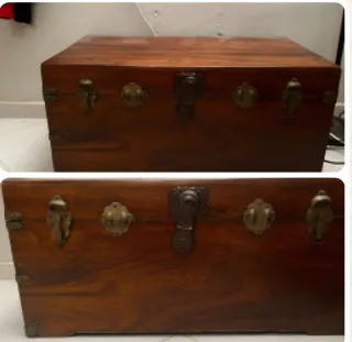 Baúl de Madera con Herrajes Metálicos