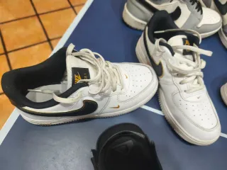 Lote Zapatillas Nike y Chanclas Quiksilver