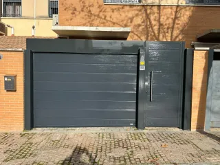 Puerta de garaje seccional automática