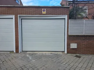Puerta de garaje seccional automática
