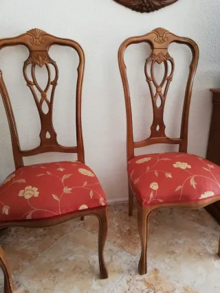 2 sillas madera tapizadas