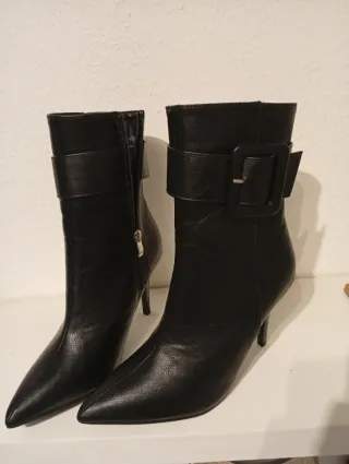 Botines negros tacón hebilla