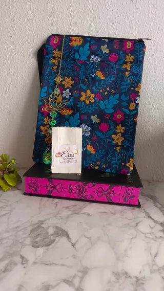 Funda para libro con colgante atrapa luz