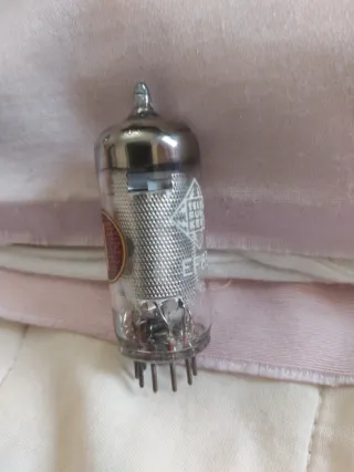 Valvola EF89 Telefunken testata