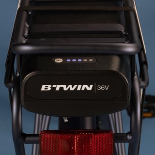Bicicleta eléctrica urbana cuadro bajo Elops 900 E azul
