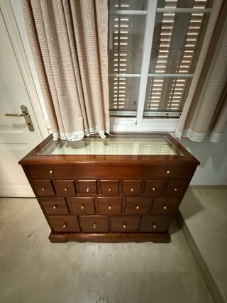 Mueble de entrada de madera y cristal