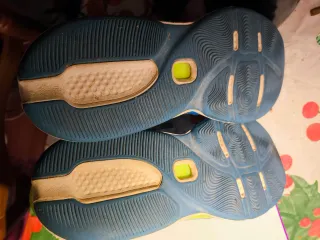 Zapatillas Adidas Baloncesto Azul y Amarillo