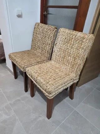 Mesa rústica de madera y hierro forjado