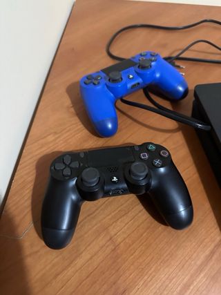 PS4 Pro Slim 1TB Sony Negra. 2 mandos