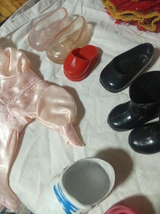 Ropita y calzado de muñecas
