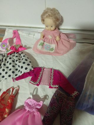 Ropita y calzado de muñecas