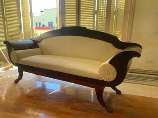 Sofá antiguo madera y tela beige