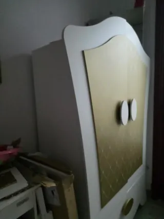 Armario infantil blanco y dorado Cajonera