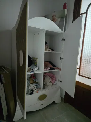 Armario infantil blanco y dorado Cajonera
