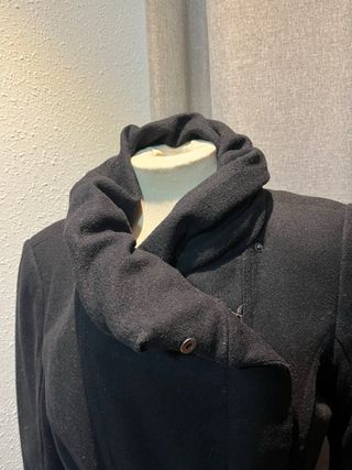 Abrigo negro mujer