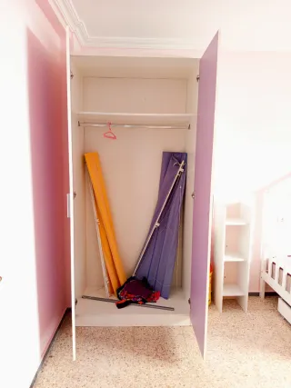 Armario lila y blanco 2 puertas