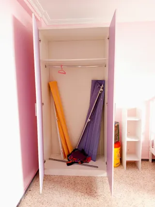 Armario lila y blanco 2 puertas