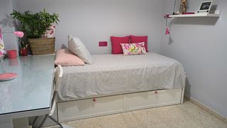 Dormitorio juvenil .El envío por parte del comprad