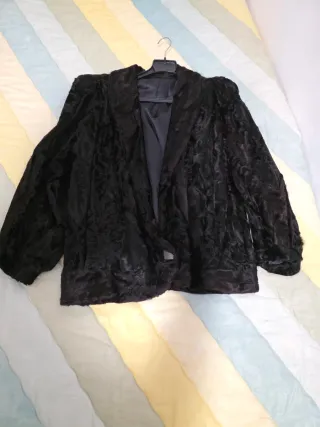 Chaqueta de piel negra