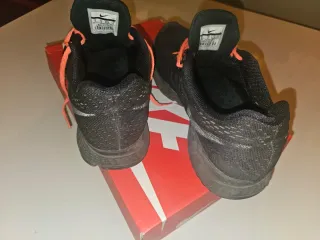 Nike Pegasus 32 Talla 42.5 Negro Naranja