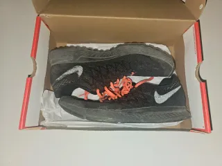 Nike Pegasus 32 Talla 42.5 Negro Naranja