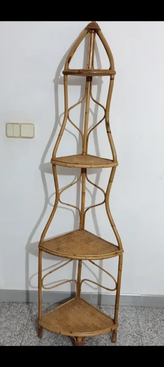 Estantería rinconera bambú antigua