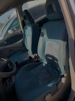 Nissan Almera Tino 2002