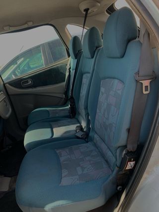 Nissan Almera Tino 2002