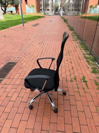 Silla de oficina negra