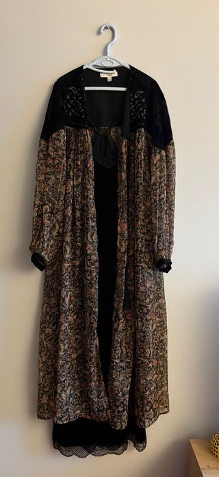 Conjunto capa gasa y vestido terciopelo