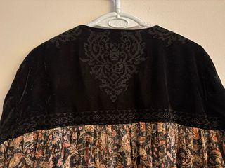 Conjunto capa gasa y vestido terciopelo