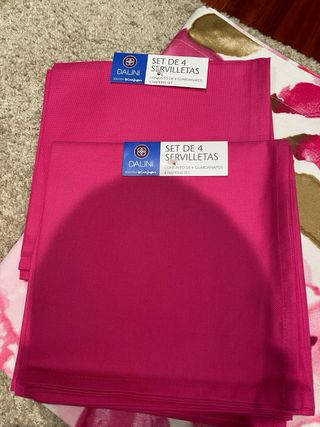 Mantelería Privium Flores Rosas y Moradas