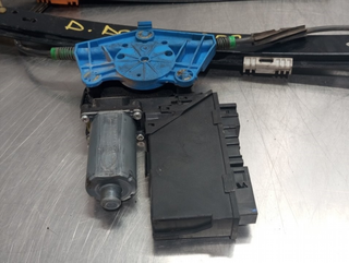 ELEVALUNAS DELANTERO DERECHO AUDI A4 BERLINA (8E)