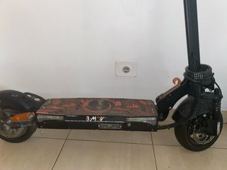 Patín Eléctrico Negro y Naranja