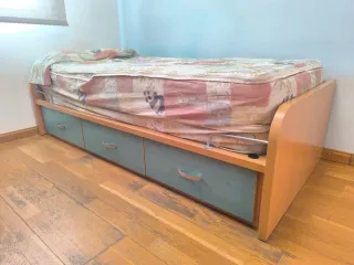 Habitación: Escritorio, Somier y Mesita