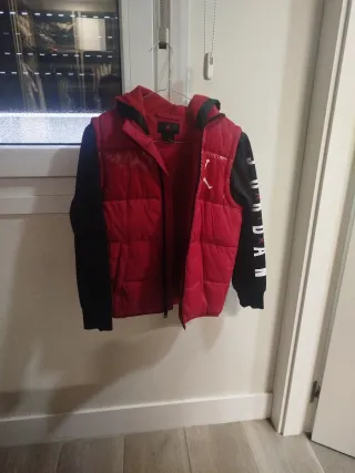 Cazadora Jordan niño negra y roja