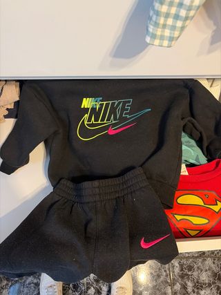 Conjunto Nike Negro Multicolor para bebe de 12-18
