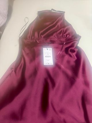 Vestido Zara Halter Satén color Granate/Vino