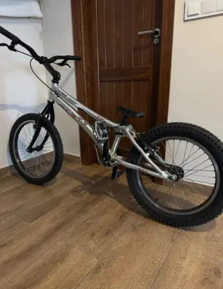 Bicicleta Trial Monty