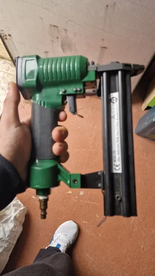 Clavadora Neumática Profesional