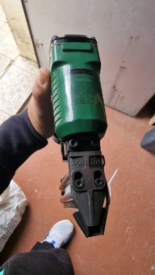 Clavadora Neumática Profesional