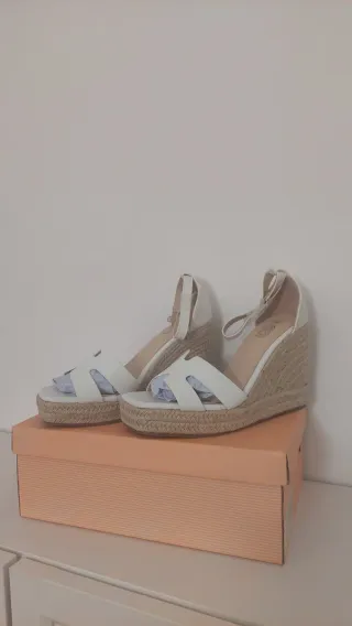 Sandalias cuña blancas NUEVAS