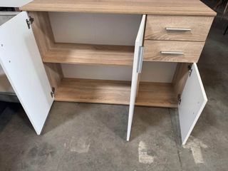 Aparador blanco y madera con puertas y cajones