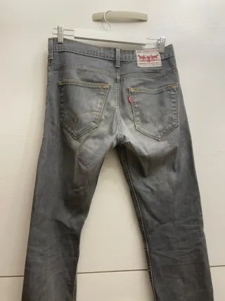 Pantalon Levi's gris talla M unisex, anchos rectos