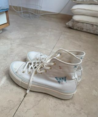 Converse plataforma blancas con mariposas