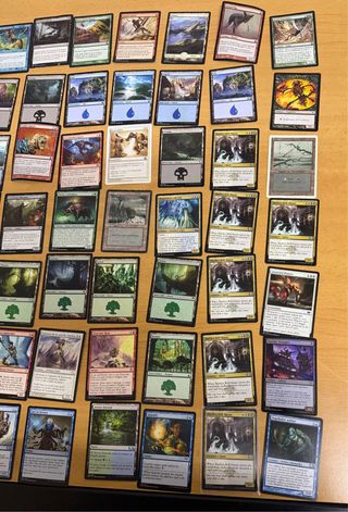Lote 98 Cartas Magic: The Gathering Escucho oferta
