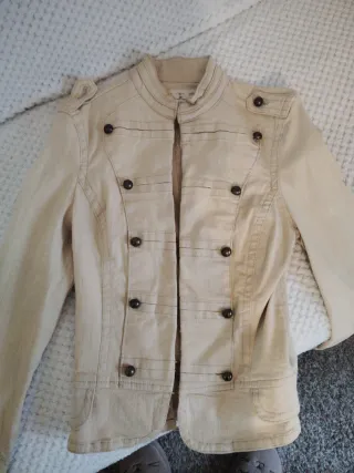 Chaqueta militar beige mujer